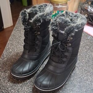 Women's Black Faux-Fur Trim Insulated Lace-Up Winter Boots